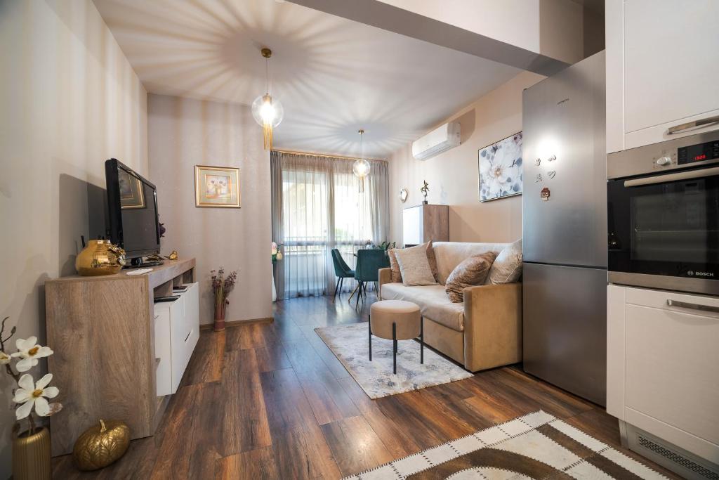 TV a/nebo společenská místnost v ubytování Bright Inn - Holiday & Business Apartment