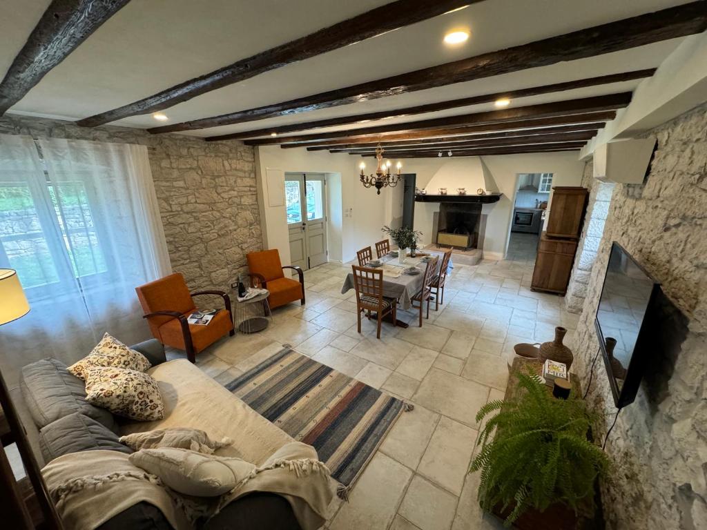 Posedenie v ubytovaní House Kisic