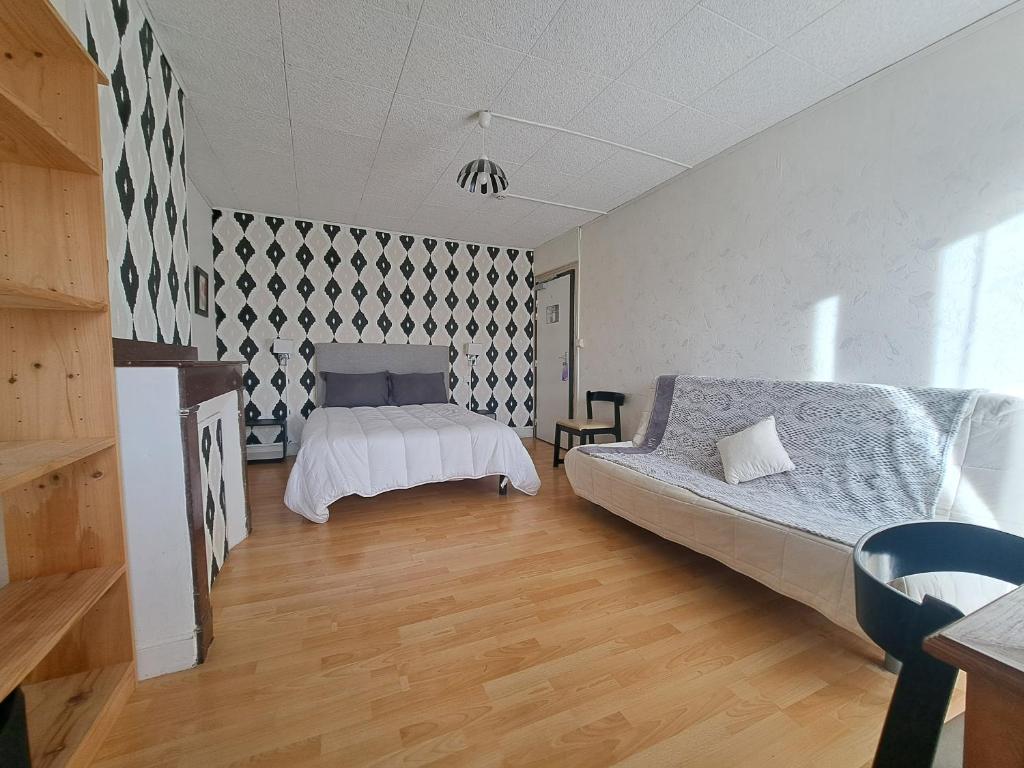 Postel nebo postele na pokoji v ubytování hôtel le Béarn