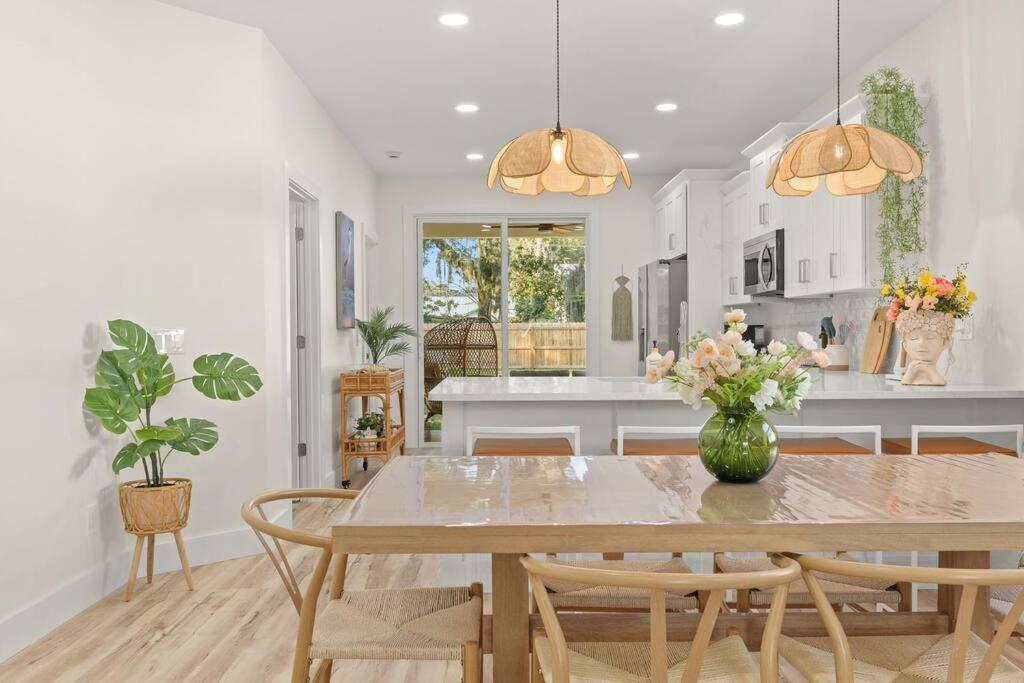 Fotografie z fotogalerie ubytování NEW Enchanting Retreat by Marina, 1mi to downtown and a short drive to beach v destinaci St. Augustine