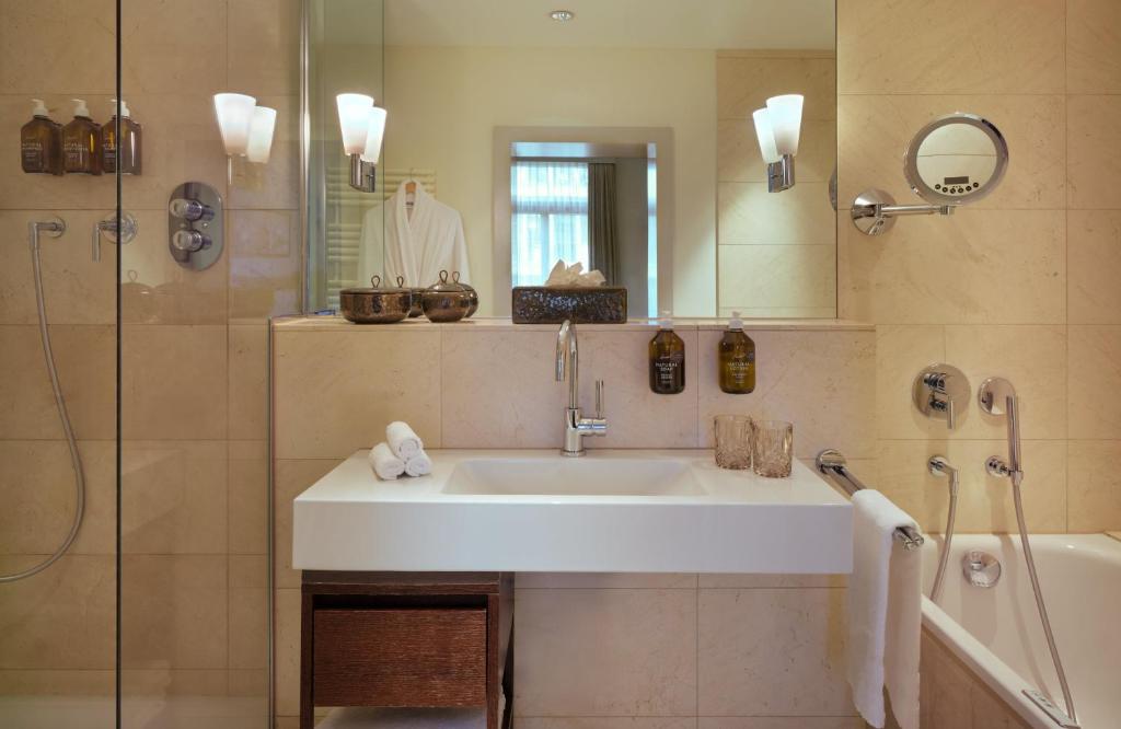 Koupelna v ubytování Hotel Alden Splügenschloss Zürich - Leonardo Limited Edition