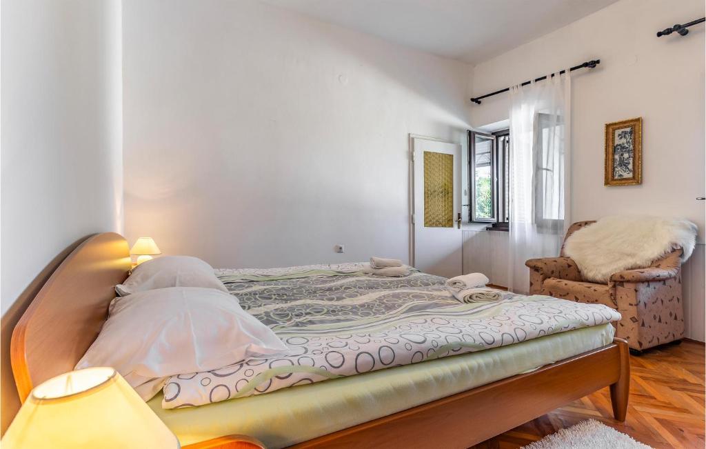 Posteľ alebo postele v izbe v ubytovaní 2 Bedroom Lovely Home In Pula