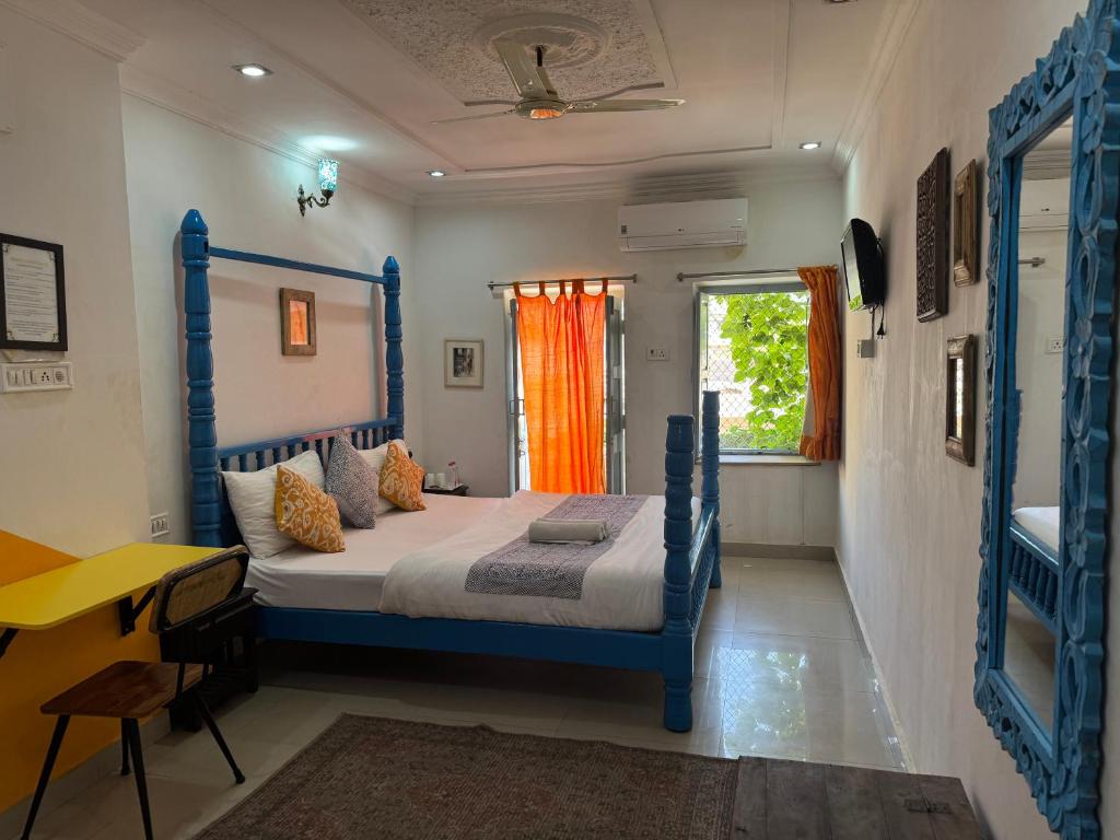 Llit o llits en una habitació de Jaisalmer Hostel Crowd