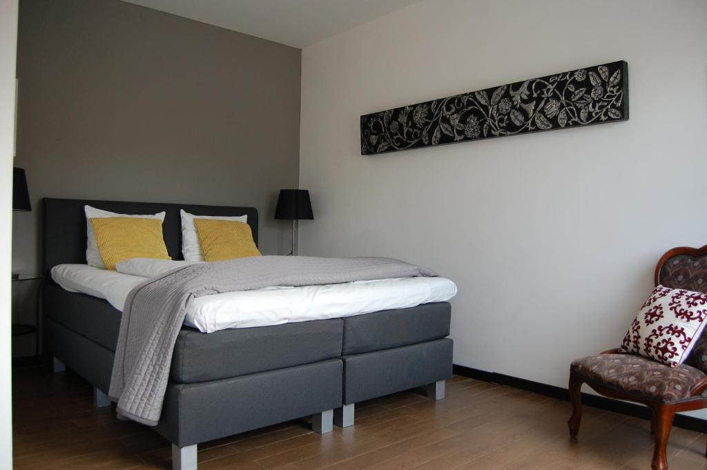 Postel nebo postele na pokoji v ubytování Kunsthaus Apartments