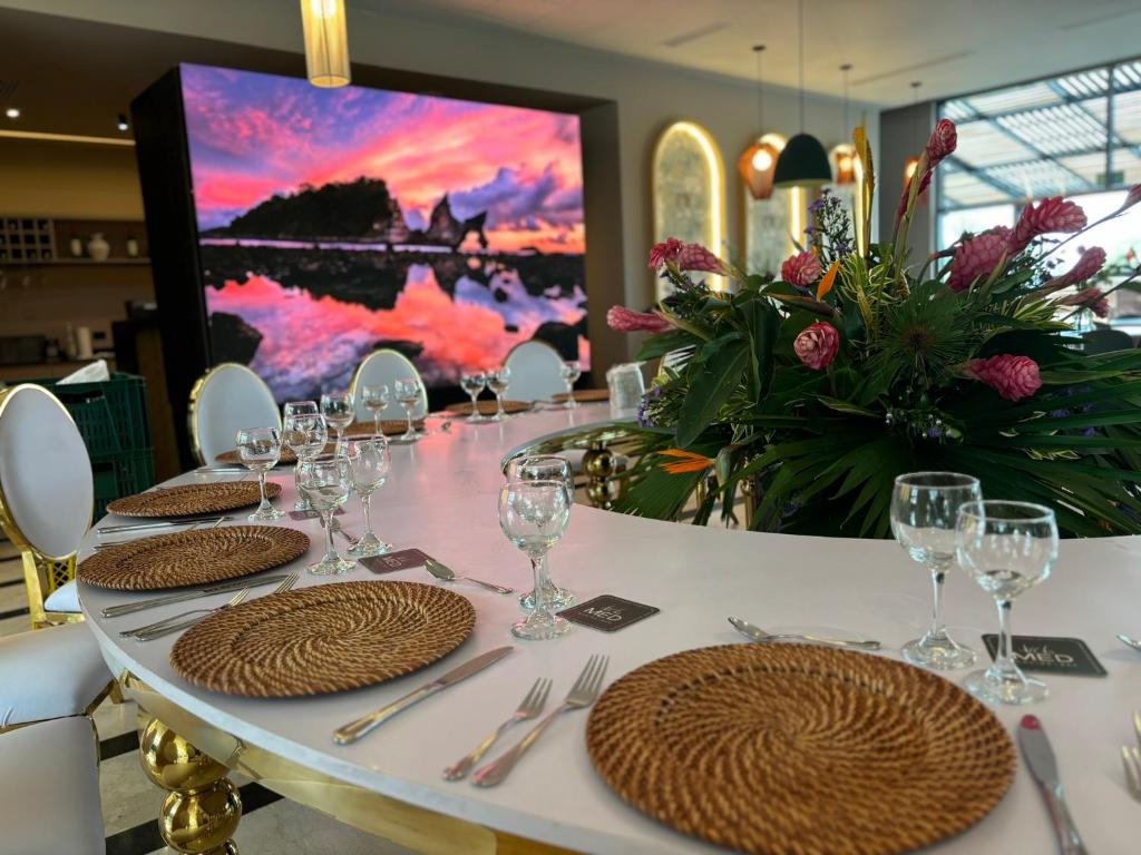 TV a/nebo společenská místnost v ubytování Tequendama Hotel Medellín - Estadio