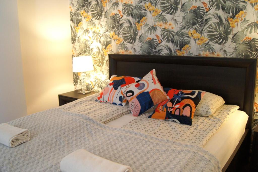 Cozy Old Town Apartments - One-Bedroom Apartment
