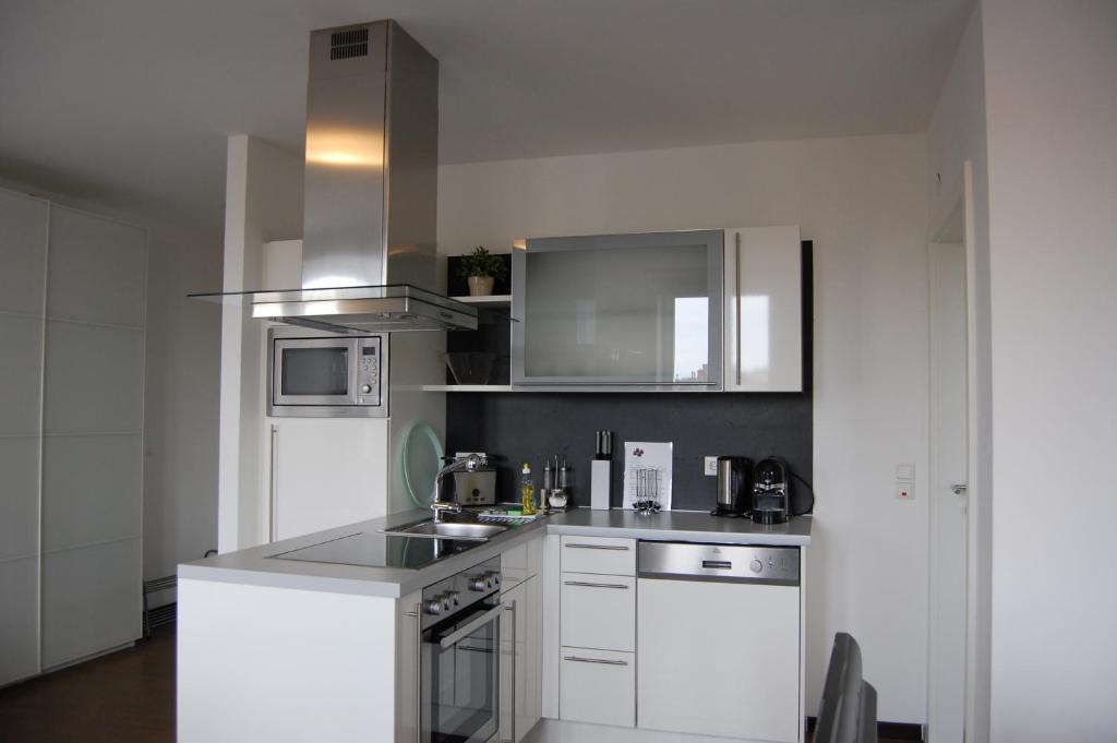 Kuchyň nebo kuchyňský kout v ubytování Kunsthaus Apartments