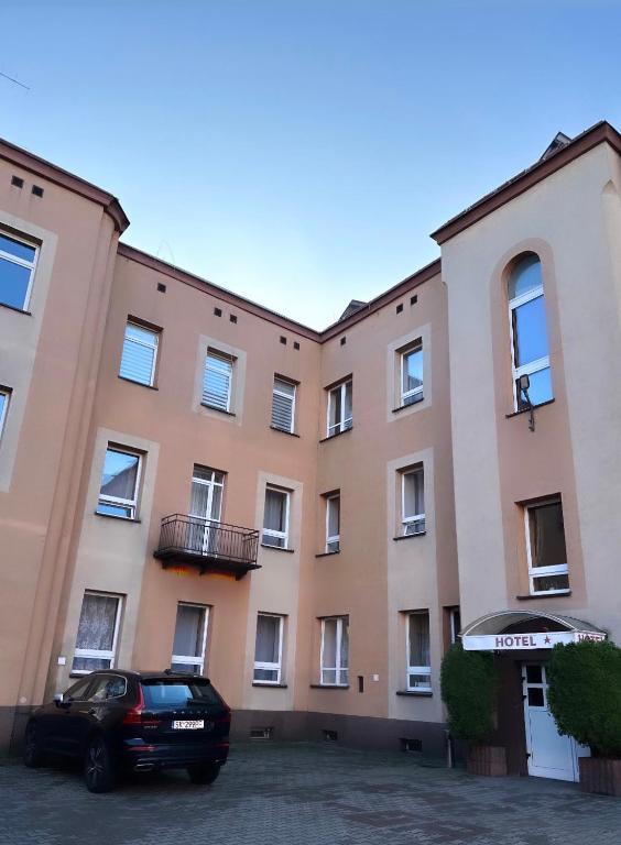 Budova, kde se hotel nachází