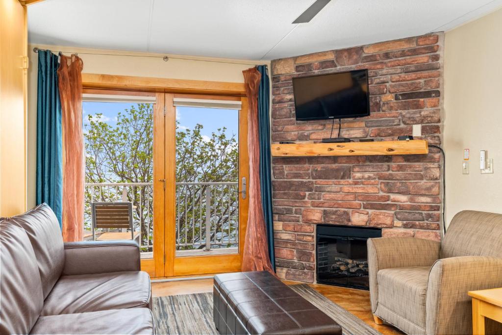 East Bay Suites - Estudio Con La Vista Lateral Del Lago