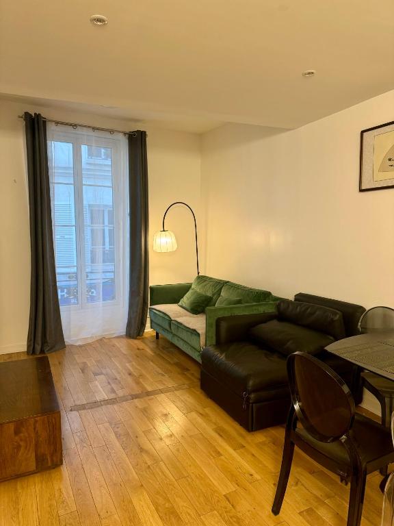 Χώρος καθιστικού στο Cozy flat, heart of Paris