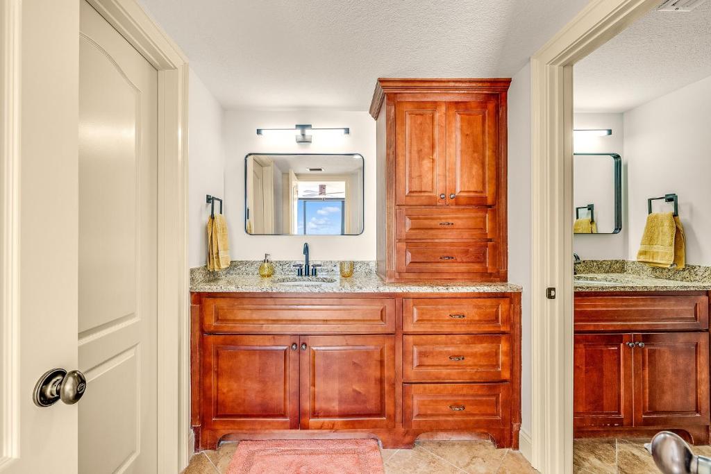 Sandpiper Beacon Beach Resort photo