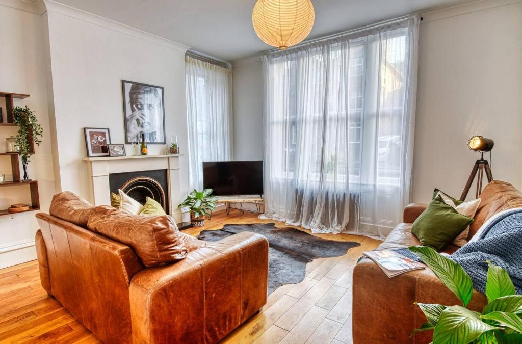 Μια τηλεόραση ή/και κέντρο ψυχαγωγίας στο Dudley-Spacious Exec 1 bed - Long stay - Parking!