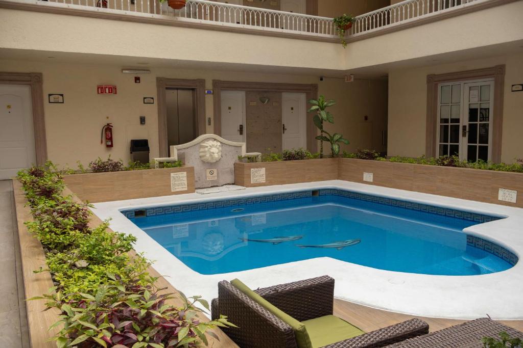 La alberca dentro o cerca de Best Western PLUS Monterrey Colón