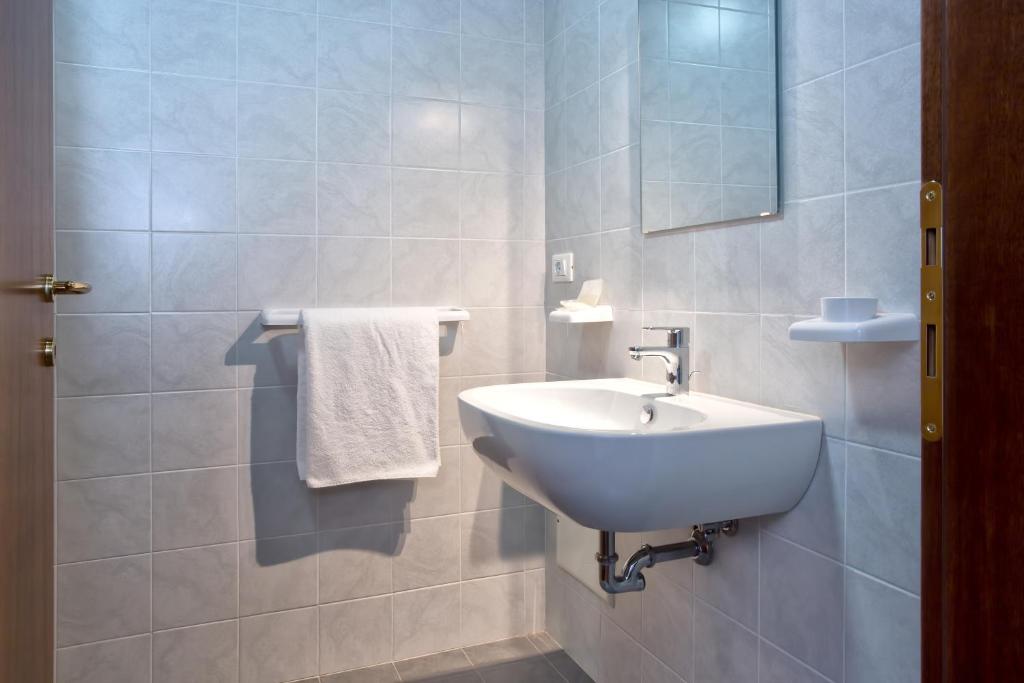 Good Wine Apartments - 10