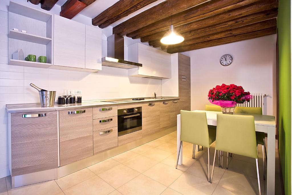 Good Wine Apartments - 14