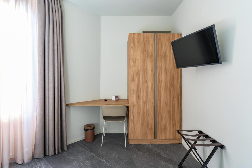 TV a/nebo společenská místnost v ubytování La Molgora Hotel