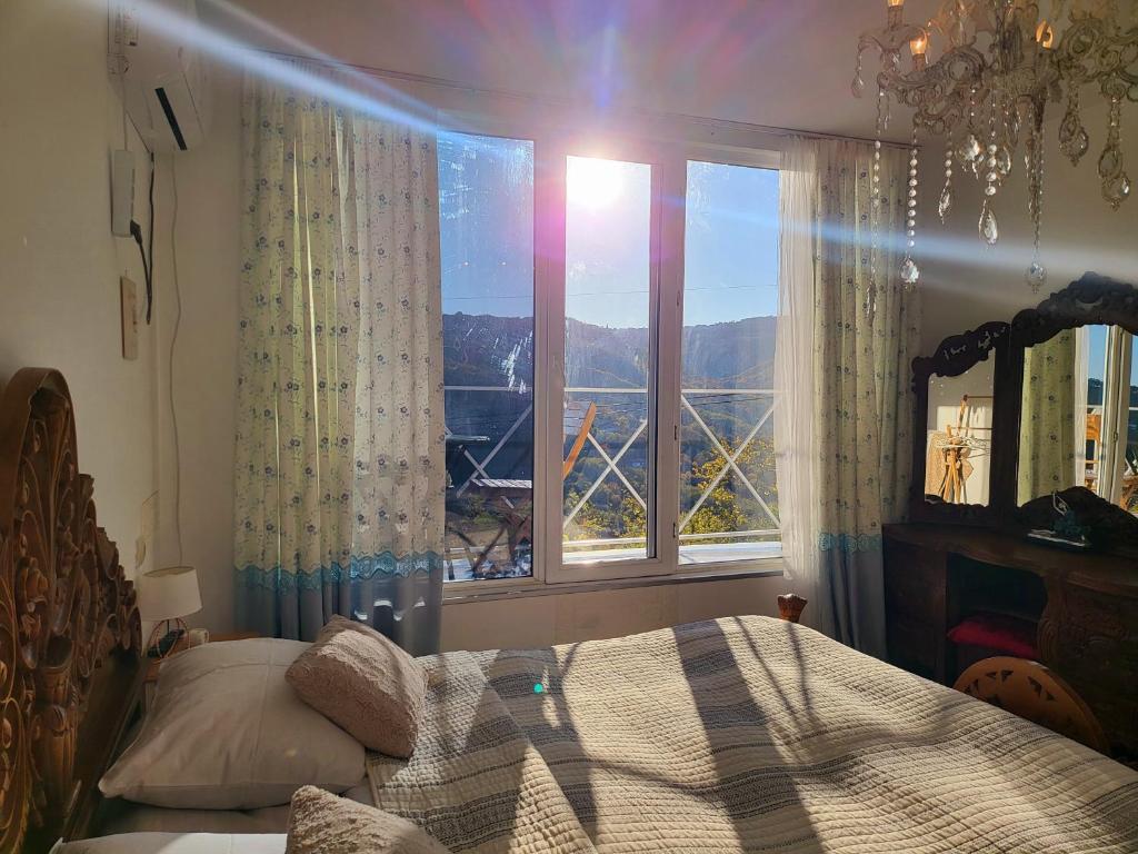 Postel nebo postele na pokoji v ubytování Sighnaghi Art Hotel