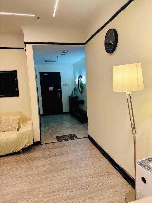 Posezení v ubytování TaheeenS Suites at Berjaya Times Square