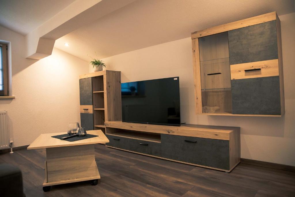 TV a/nebo společenská místnost v ubytování Apartments Gaichtspitze