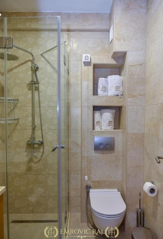 Koupelna v ubytování HOTEL EMROVIC RAJ