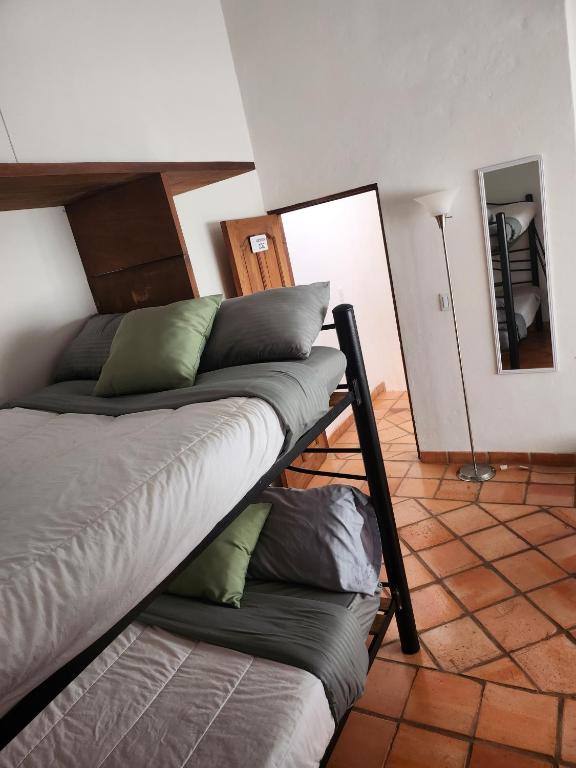 Postel nebo postele na pokoji v ubytování Hotel Ficus Villa de Leyva