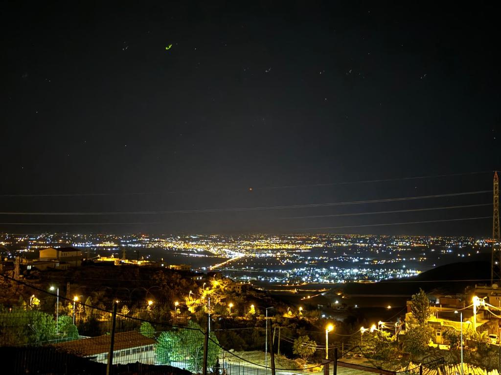 Nespecifikovaný výhled na destinaci Mardin nebo výhled na město při pohledu z penzionu