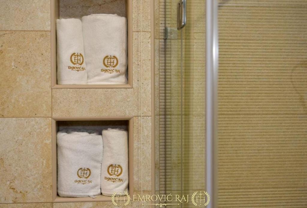 Fotografie z fotogalerie ubytování HOTEL EMROVIC RAJ v destinaci Novi Pazar
