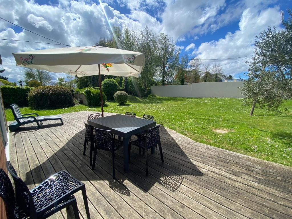 Vonkajšia záhrada v ubytovaní CARANTEC FAMILY HOME WITH GARDEN 6 persons