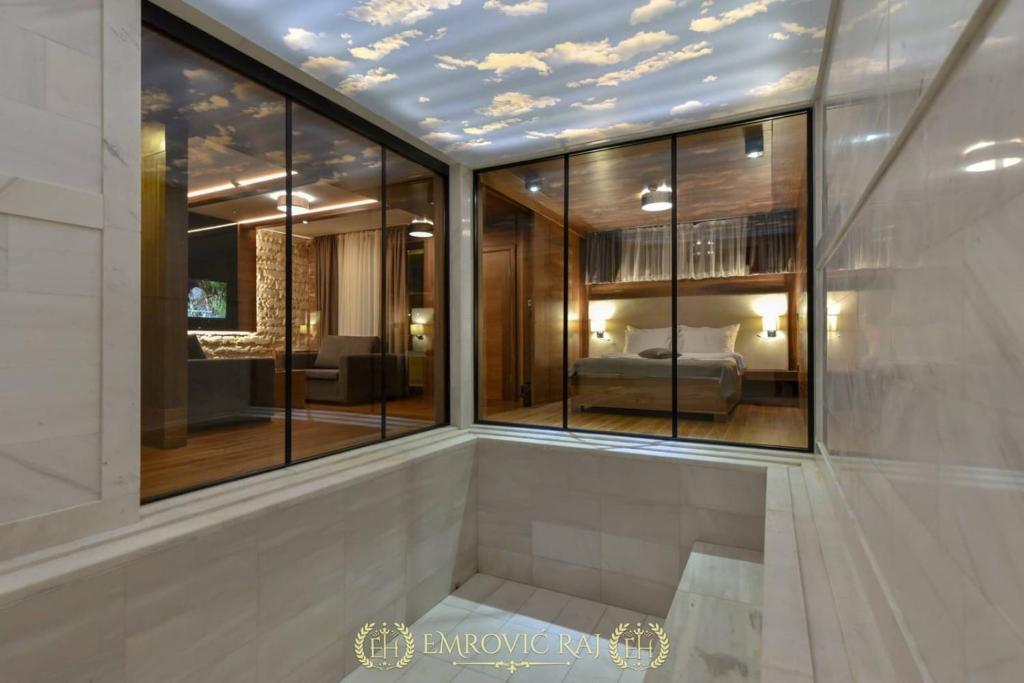 Fotografie z fotogalerie ubytování HOTEL EMROVIC RAJ v destinaci Novi Pazar