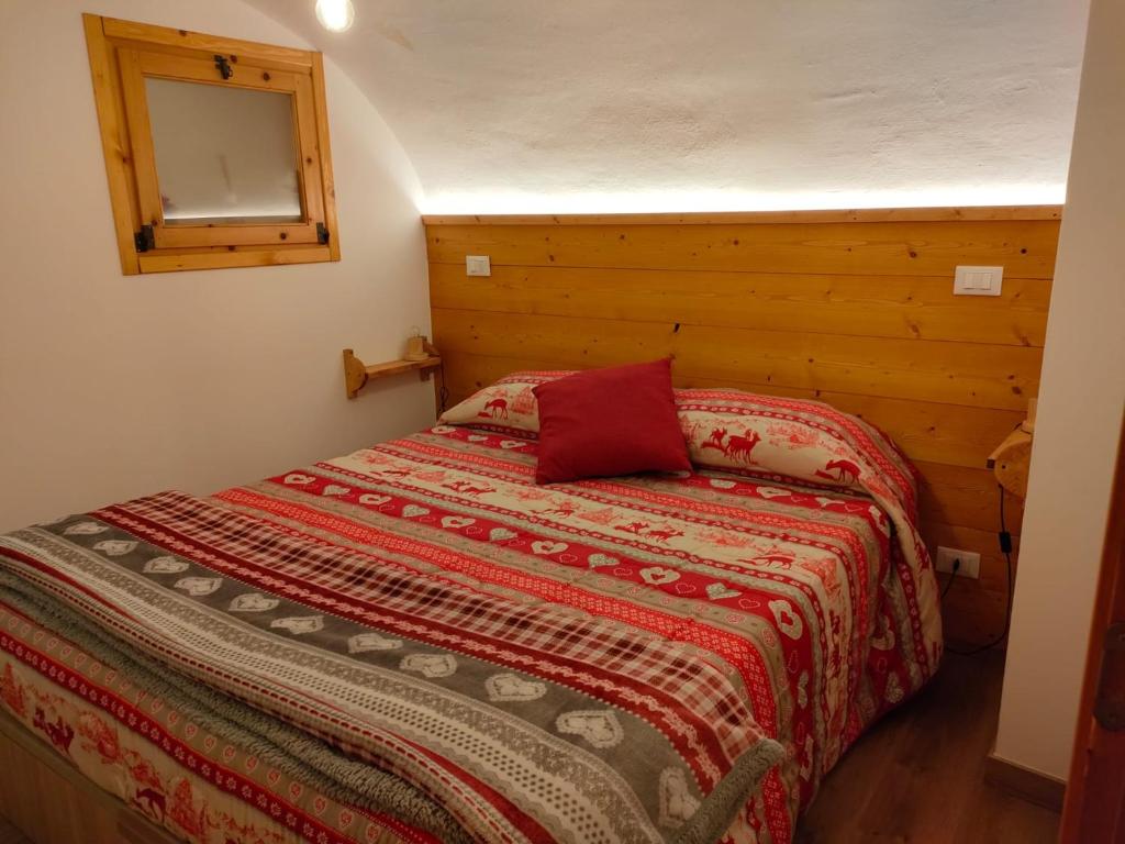 Postel nebo postele na pokoji v ubytování alloggio in centro con giardino