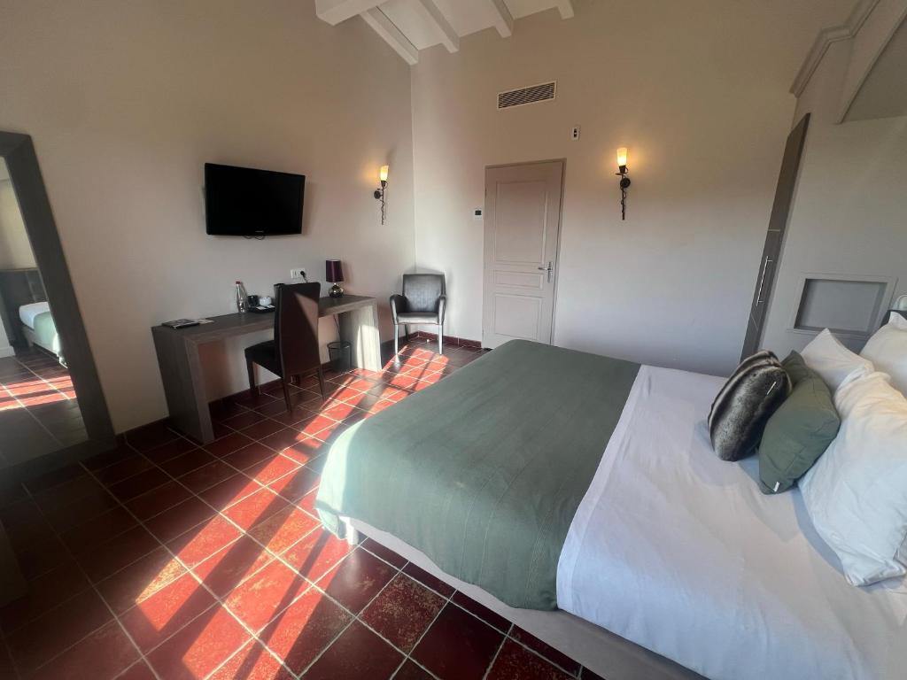 Logis Hôtel Restaurant La Bergerie - Double Room With Garden View