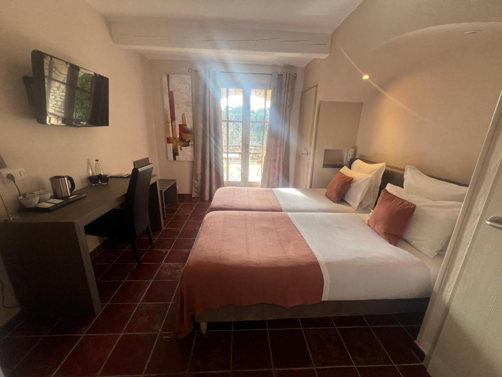 Logis Hôtel Restaurant La Bergerie - Twin Room With Terrace