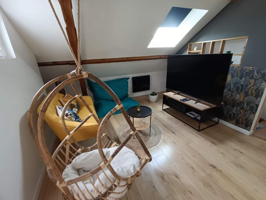 Μια τηλεόραση ή/και κέντρο ψυχαγωγίας στο Nid de charme pour soirée romantique