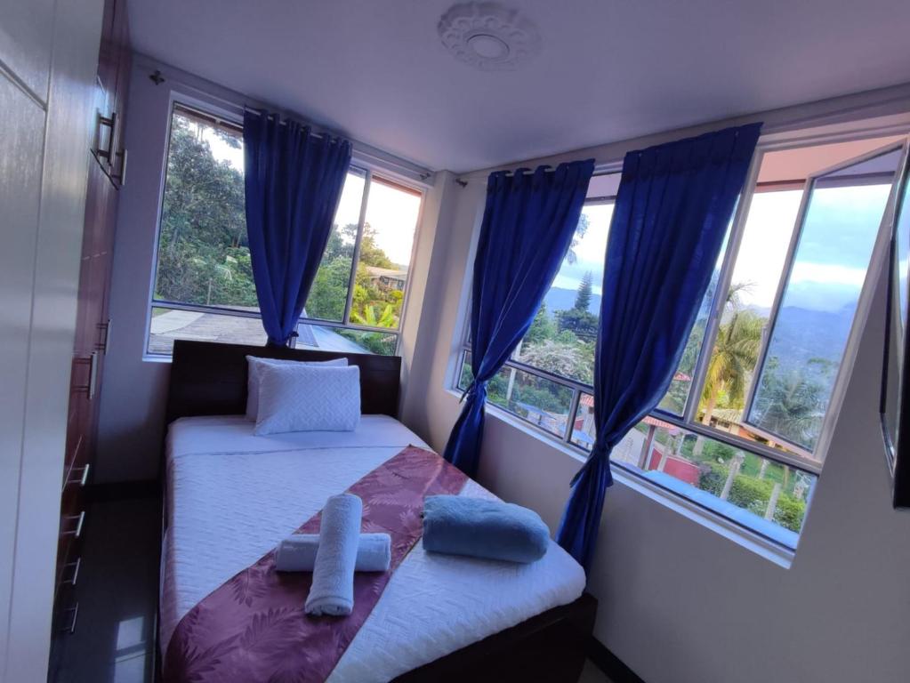 Postel nebo postele na pokoji v ubytování Hotel kristal campestre