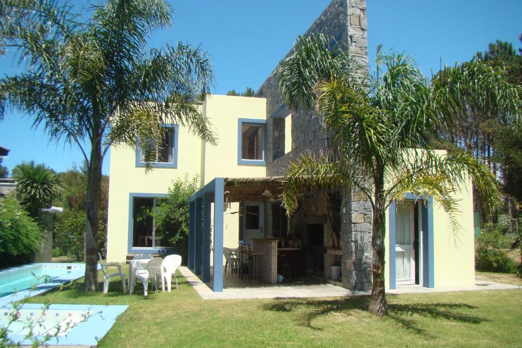 Villa con piscina y casa en Entre Faros, en Punta del Este