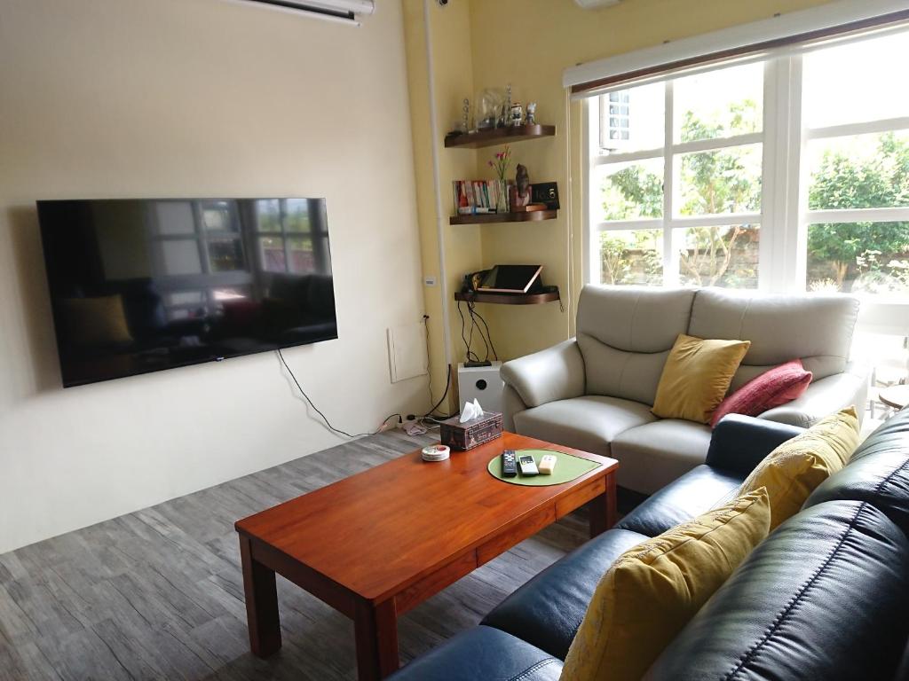 TV a/nebo společenská místnost v ubytování Janice's Inn
