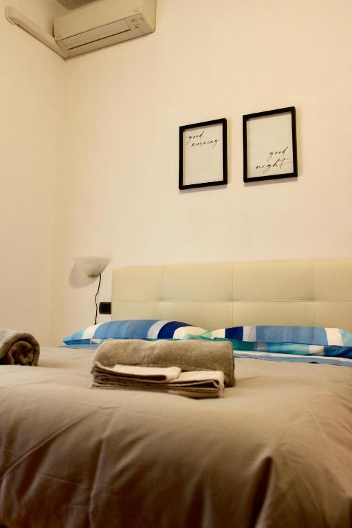Postel nebo postele na pokoji v ubytování Pietro Apartment Fiera