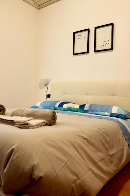 Postel nebo postele na pokoji v ubytování Pietro Apartment Fiera