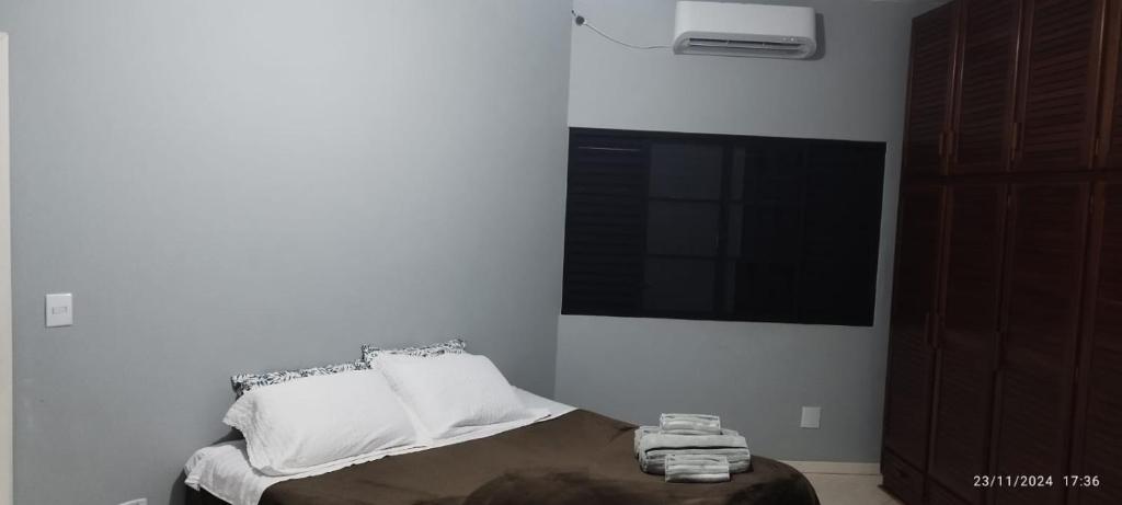 Postel nebo postele na pokoji v ubytování Casa 4 quartos com piscina