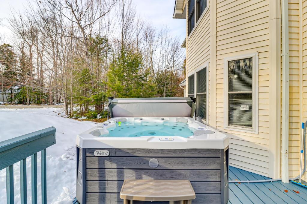 Tobyhanna에 위치한 Fire Pit and Hot Tub Peaceful Poconos Farms Getaway에서 갤러리에 업로드한 사진