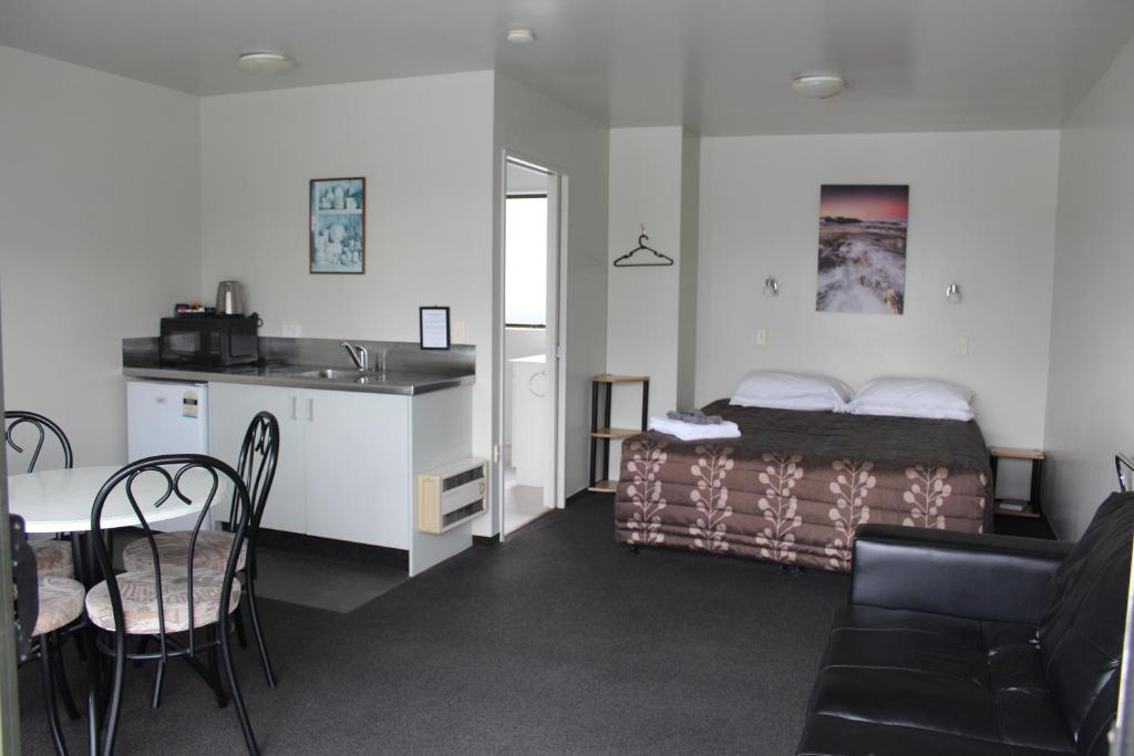 Kuchyň nebo kuchyňský kout v ubytování Sierra Beachfront Motel