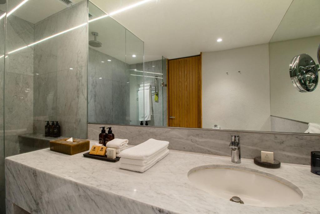 Camino Real Polanco Mexico - Deluxe King Room