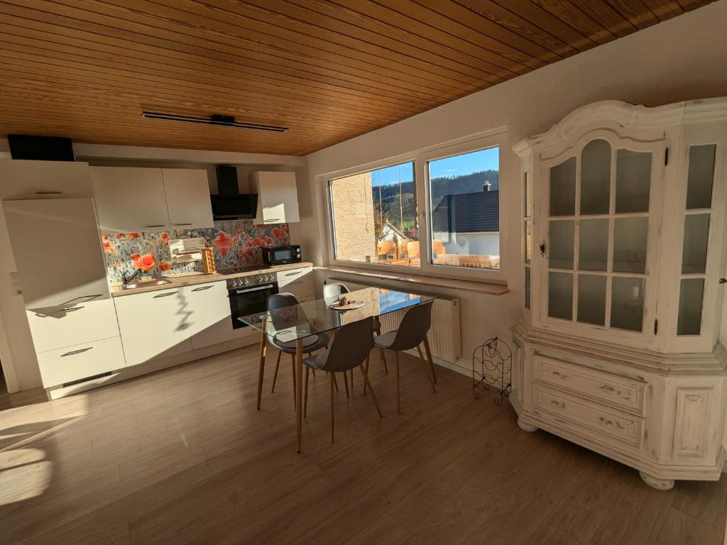 Kuchyň nebo kuchyňský kout v ubytování Ferienwohnung Fornsbachblick