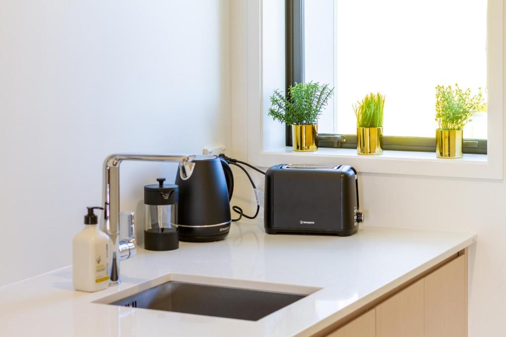 Metro Escape Studio across South City Mall - Resim 13