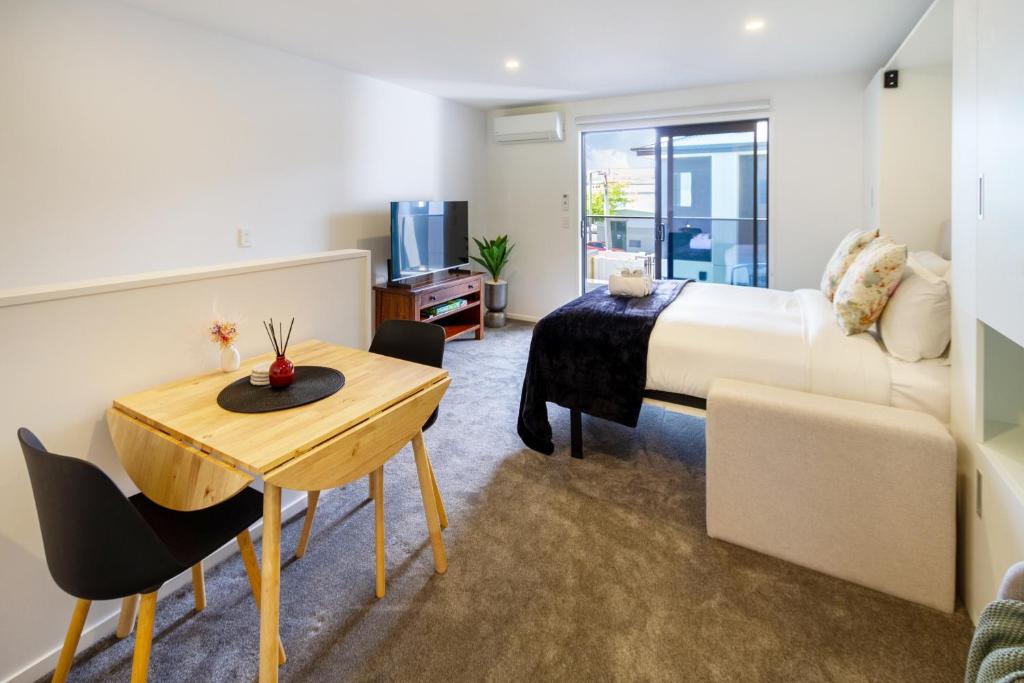 Metro Escape Studio across South City Mall - Resim 26