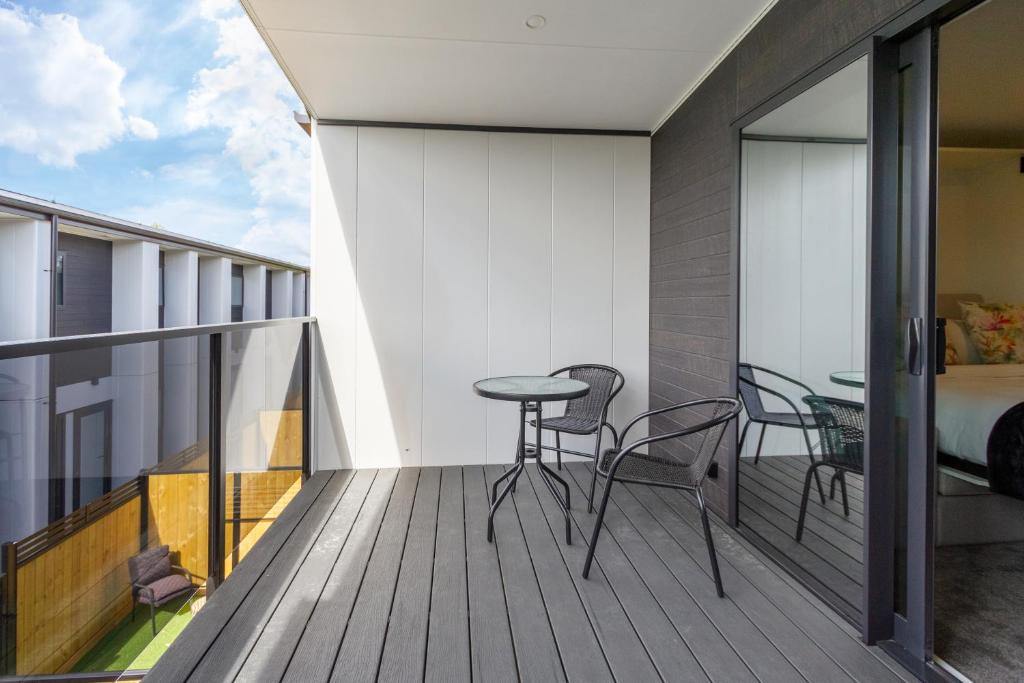 Metro Escape Studio across South City Mall - Resim 17