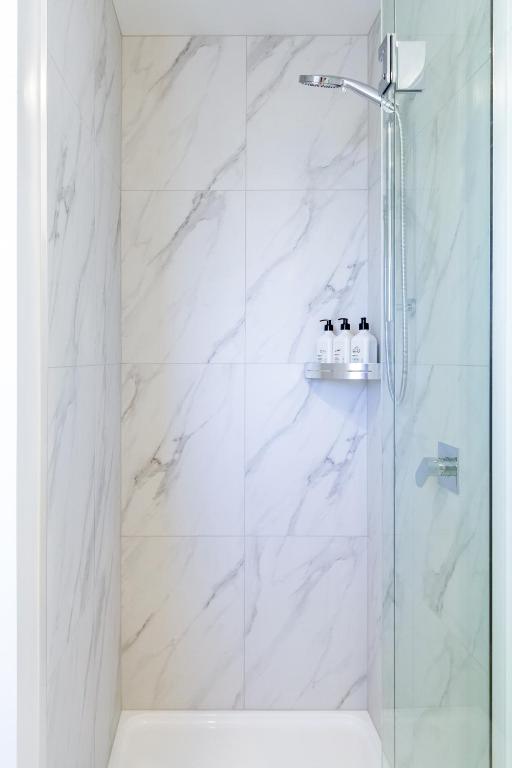 Metro Escape Studio across South City Mall - Resim 3