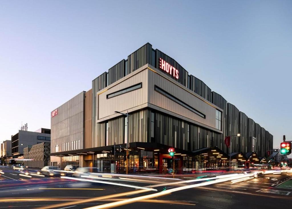 Metro Escape Studio across South City Mall - Resim 25