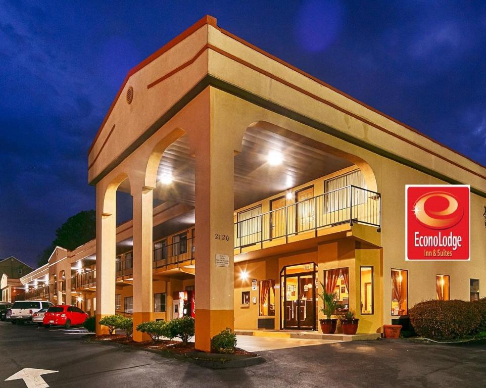 a large building with a sign in front of it at Econo Lodge Inn & Suites in Fort Oglethorpe