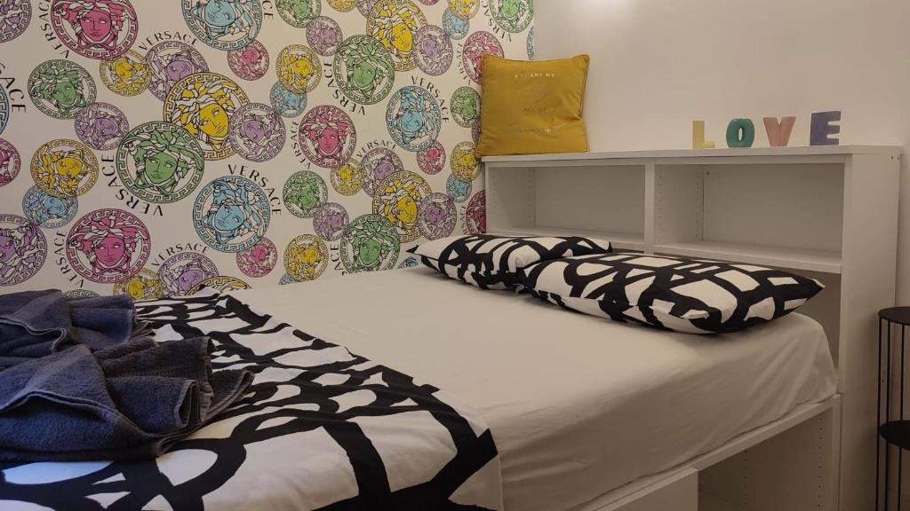 Łóżko lub łóżka w pokoju w obiekcie Family friendly apartments with a swimming pool Lovran, Opatija - 14178